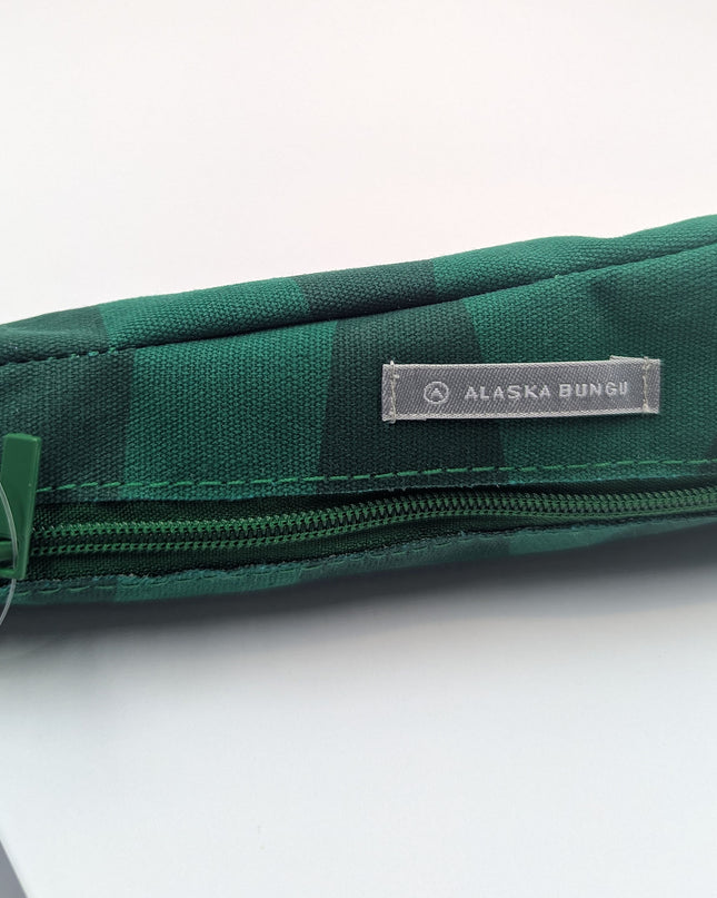 ELCOMMUN Mountain Landscape Series Pen Case green close up to tag