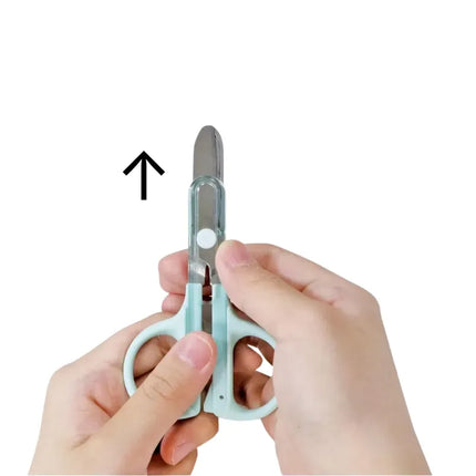 KUTSUWA Compact Scissors with Built-in Cap