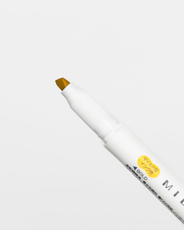 ZEBRA Mildliner Nagomi Mild 5 Colors Set yellow close up on bold tip