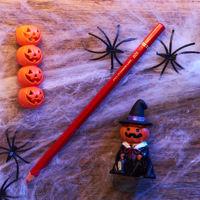 Uni Watercolor Pencil Pale Geranium Lake color From Mitsubishi Pencil