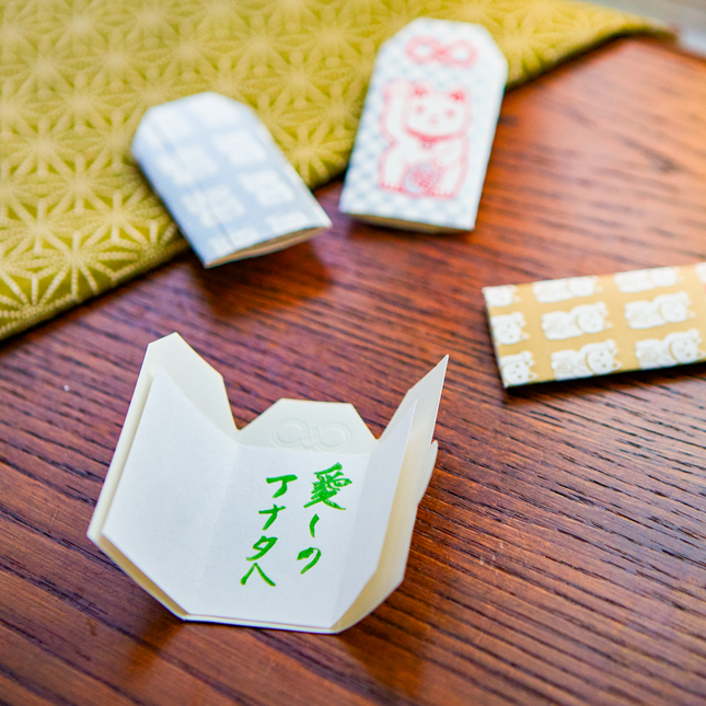 Uni-ball One　Creative color　White, Gold, Silver 0.38 From Mitsubishi Pencil